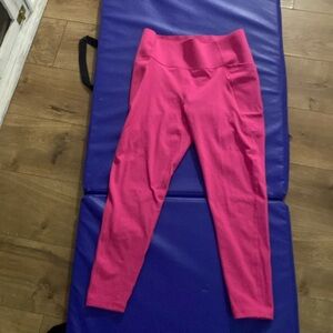 Women’s bright pink capri length size Large active wear leggings